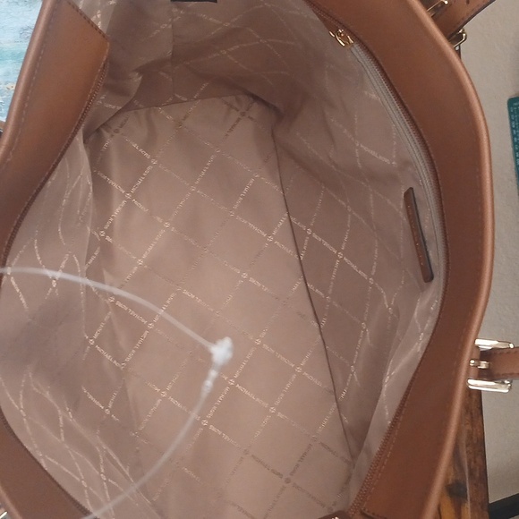 ✈️BRAND NEW!! Michael Kors Logo Jetset Brown and Cream XXl Tote Bag DUFFLE - Picture 7 of 12